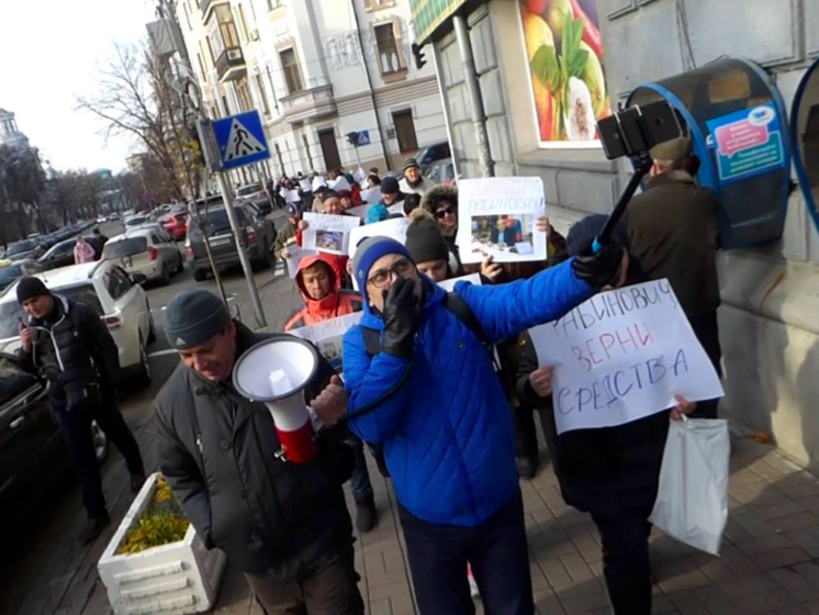 Блогер Филимоненко возглавил шествие с требованием к нардепу Рабиновичу оплатить работу митингующих