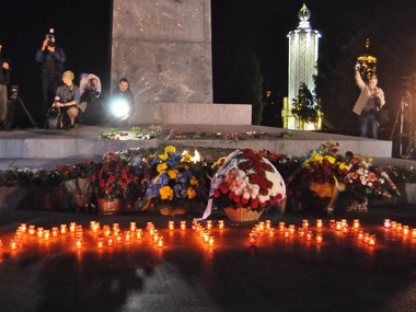 Украинцы впервые провели акцию "Первая минута мира". Фоторепортаж