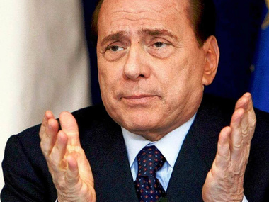 Берлускони приступил к общественным работам в доме престарелых