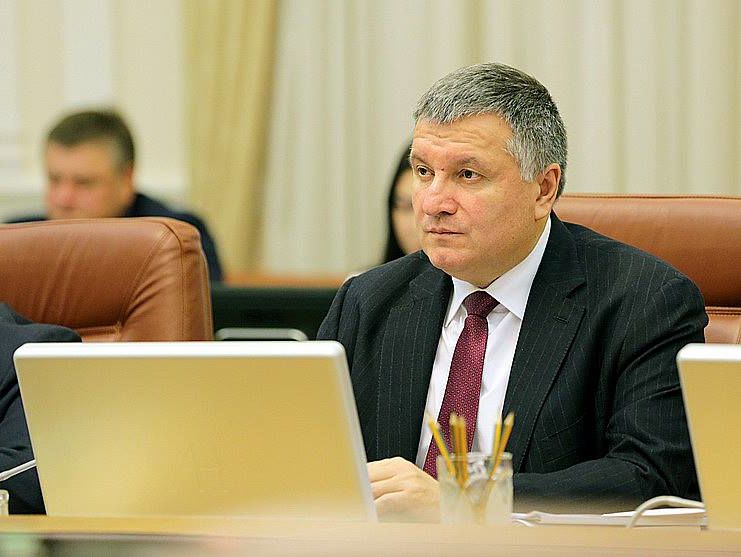 Аваков сообщил, что "Народный фронт" готов внести в парламент свой проект Конституции