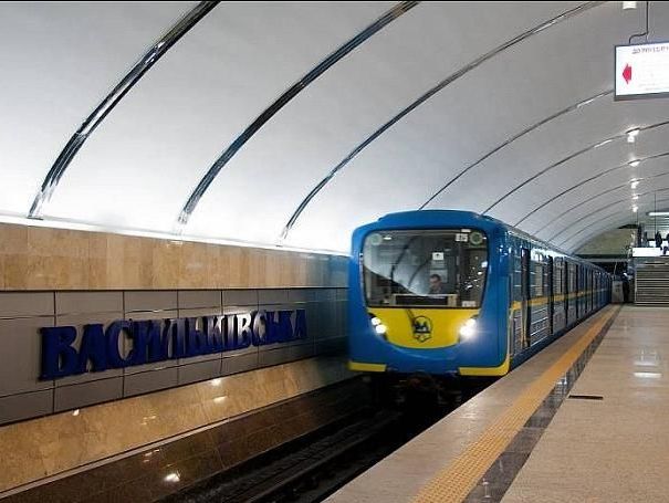 Станцию киевского метро "Васильковская" закрыли из-за сообщения о минировании
