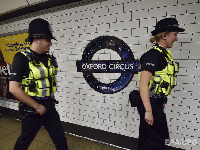 На станции метро в Лондоне слышали выстрелы, полиция эвакуирует людей