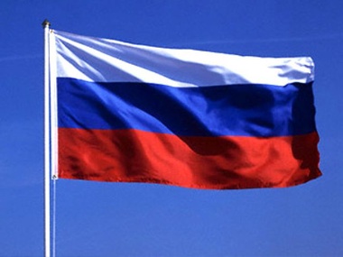Пьяные россияне вывесили флаги РФ на посольстве Грузии в Беларуси