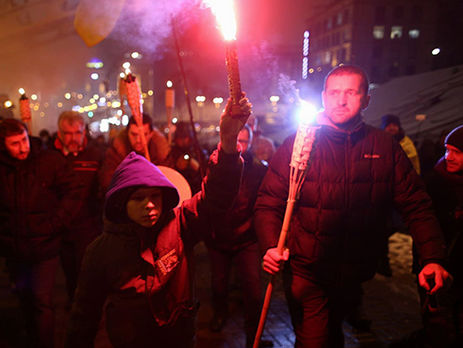 Факельное шествие по центру Киева закончилось задержаниями активистов. Фоторепортаж
