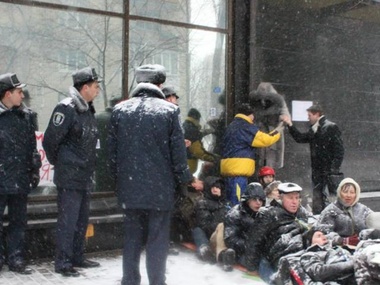 ДемАльянс снимает пикет возле Генпрокуратуры ради Майдана