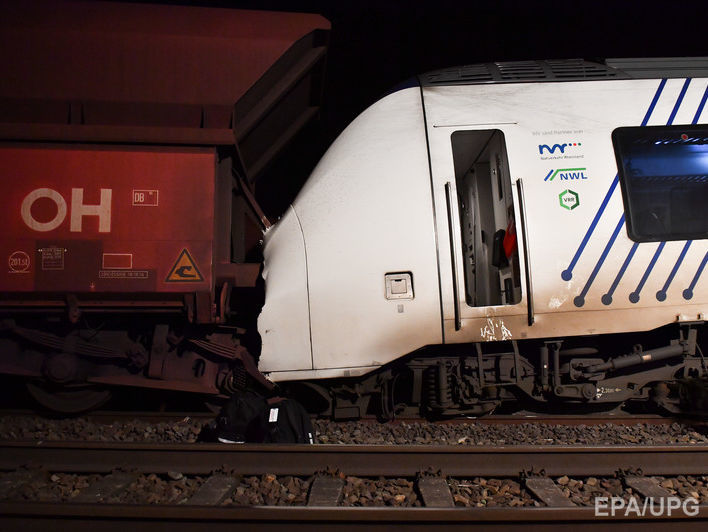 В Германии столкнулись пассажирский и грузовой поезда: пострадали 47 человек