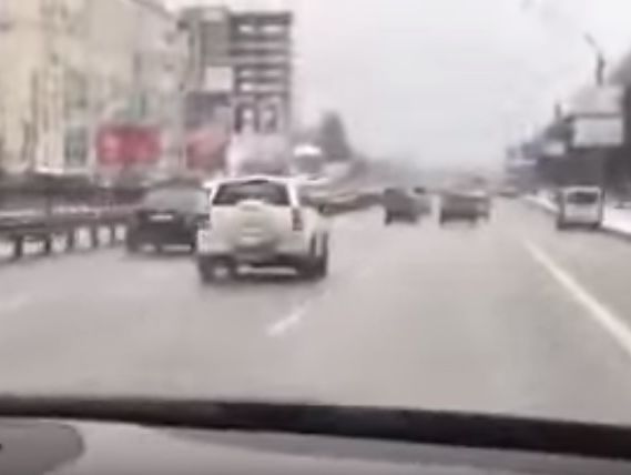 Водитель пронесся по проспекту Победы в Киеве со скоростью 220 км/ч. Видео