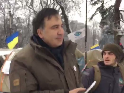 "Исчезни!" Объявленный в розыск Саакашвили нагрубил журналисту ВВС в палаточном городке под Верховной Радой. Видео 
