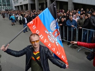 В Москве тысячи людей пришли проголосовать за независимость Донбасса