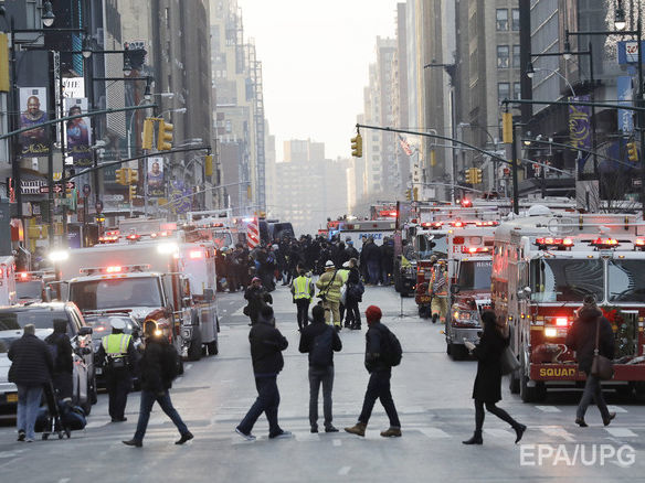 В результате взрыва в Нью-Йорке пострадали четыре человека, включая злоумышленника