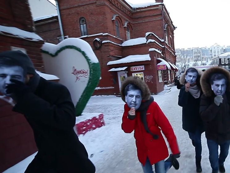 В Томске активисты устроили акцию с "бегающими Саакашвили"