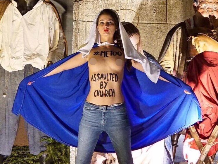 Активістку Femen, яка оголилася під час різдвяної служби у Ватикані, затримали, зв'язку з нею немає – ЗМІ