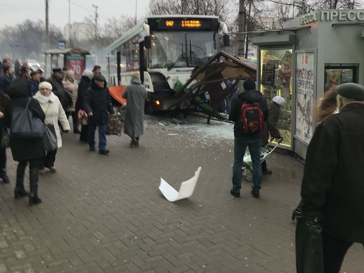 Автобус въехал в остановку в Москве, погибли два человека – СМИ