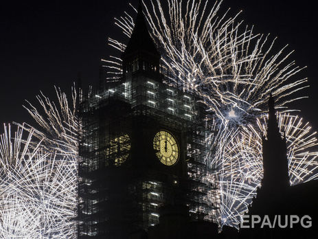 Лондон встретил Новый год боем курантов Биг-Бена и фейерверком над Темзой. Видео
