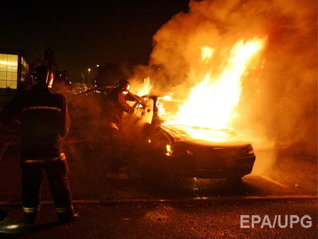 В Париже в праздничную ночь сгорели десятки машин