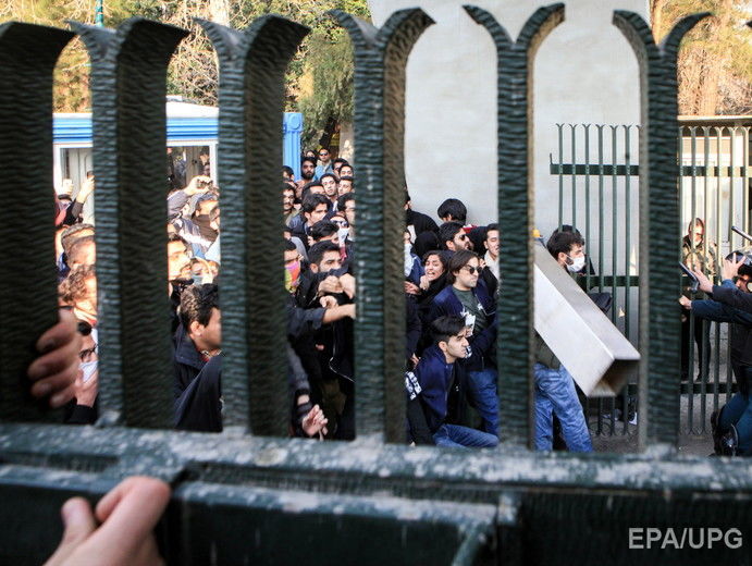 Протягом трьох днів протестів у Тегерані затримали 450 протестувальників