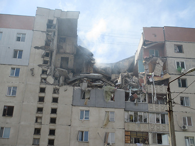 В Николаеве из-под завалов разрушенного взрывом дома спасли 25 человек