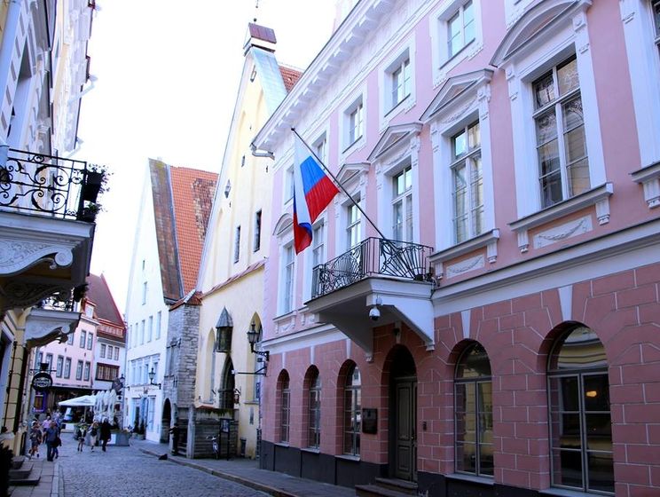МИД Эстонии отказал в просьбе посольству РФ увеличить число избирательных участков