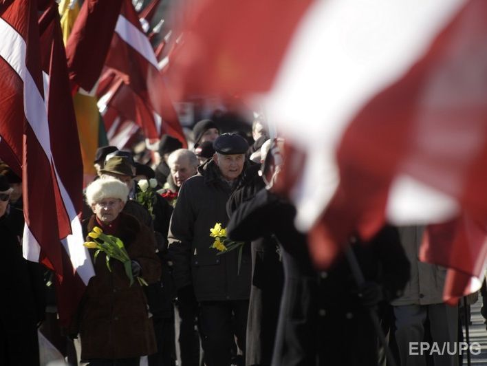 Президент Латвии подписал закон, который запрещает признавать сотрудников КГБ ветеранами Второй мировой войны