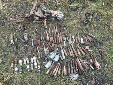 На Донбассе в заброшенной клинике отыскали арсенал боеприпасов