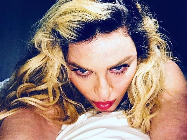 Мадонна показала архивное фото в стиле ню