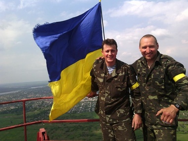 На телевышке в Славянске подняли украинский флаг