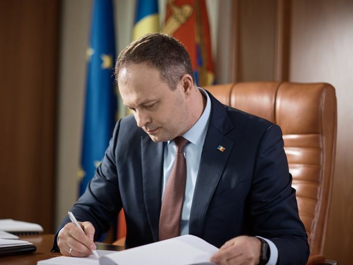 Спикер парламента Молдовы подписал закон, который запрещает трансляцию российской телепродукции