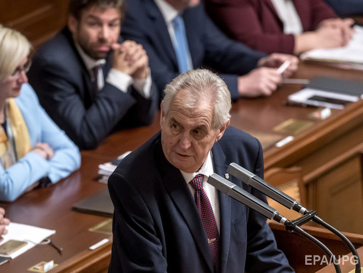 Действующий президент Чехии Земан лидирует в предвыборной гонке за несколько дней до голосования