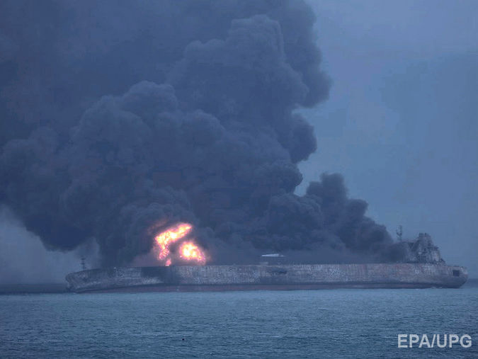 Поблизу китайського узбережжя вибухнув танкер з іранською нафтою