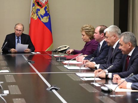 Путин обсудил закон о реинтеграции Донбасса с членами Совбеза РФ