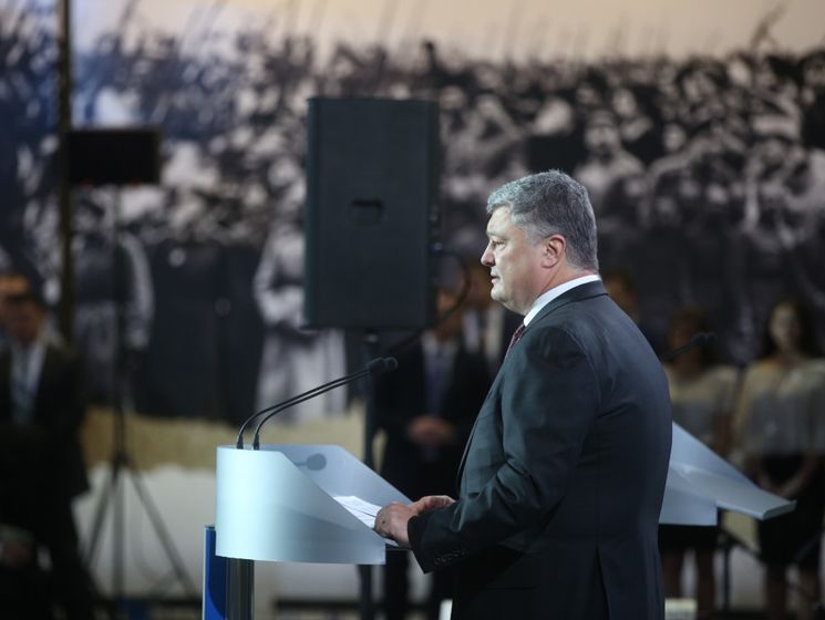 Порошенко закликав українські ЗМІ пропонувати заходи з протидії фейковим новинам