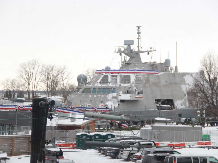 Новий корабель ВМС США застряг у кризі в Монреалі