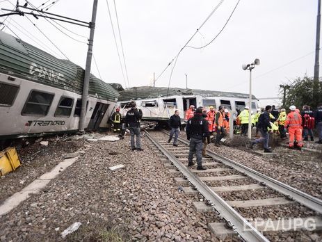В пригороде Милана поезд сошел с рельсов. Погибли двое человек