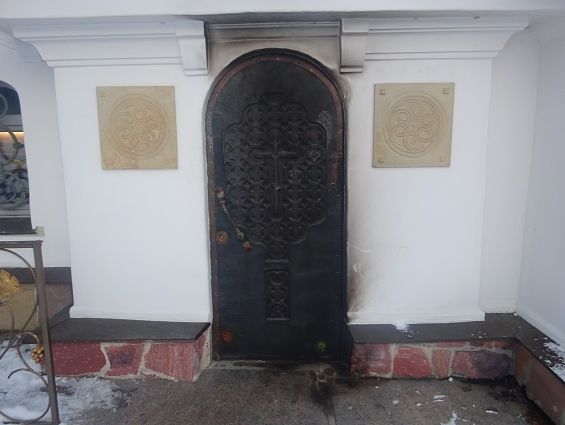 У Києві активісти намагалися підпалити монастир УПЦ МП – поліція