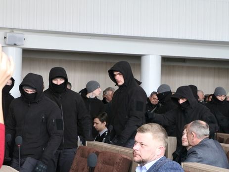 Депутаты в присутствии людей в масках с пятой попытки одобрили бюджет