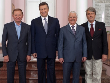 Янукович встретился с экс-президентами, но оппозицию пока не позвал