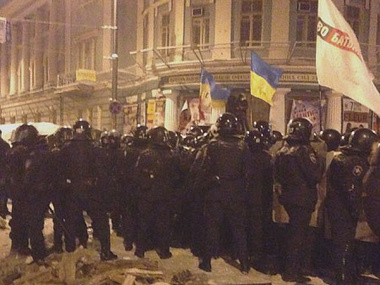 Силовики ликвидировали форпост Евромайдана у киевского Дома офицеров