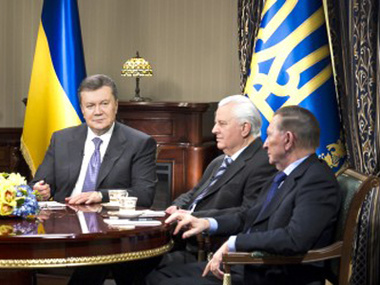 Кравчук и Кучма намекнули Януковичу: Отставка премьера – выход из кризиса