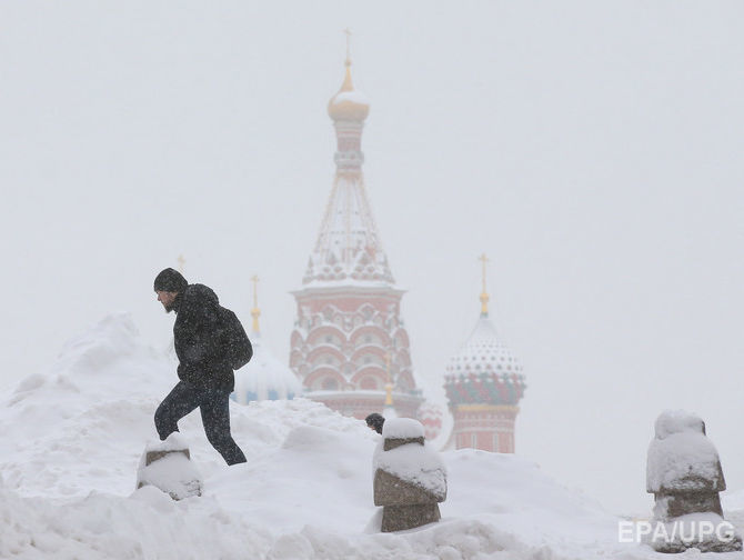 В Москве из-за сильного снегопада погиб человек