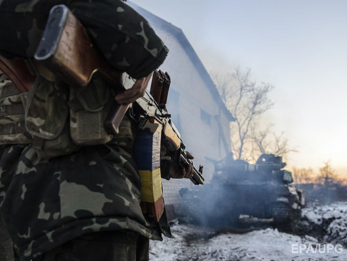 Штаб АТО: Двое украинских бойцов на Донбассе получили ранения, еще один – боевую травму