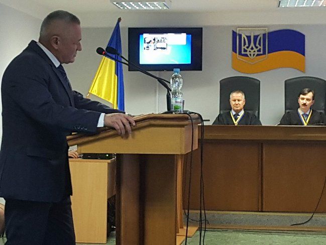 Суд допрашивает экс-министра обороны Тенюха по делу о госизмене Януковича. Трансляция