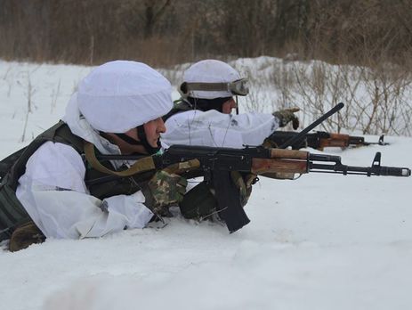 Украинских военных обстреляли со стороны РФ