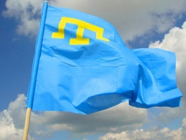 Крымскотатарский флаг установили на вершине самой высокой горы Европы &ndash; Эльбрус 