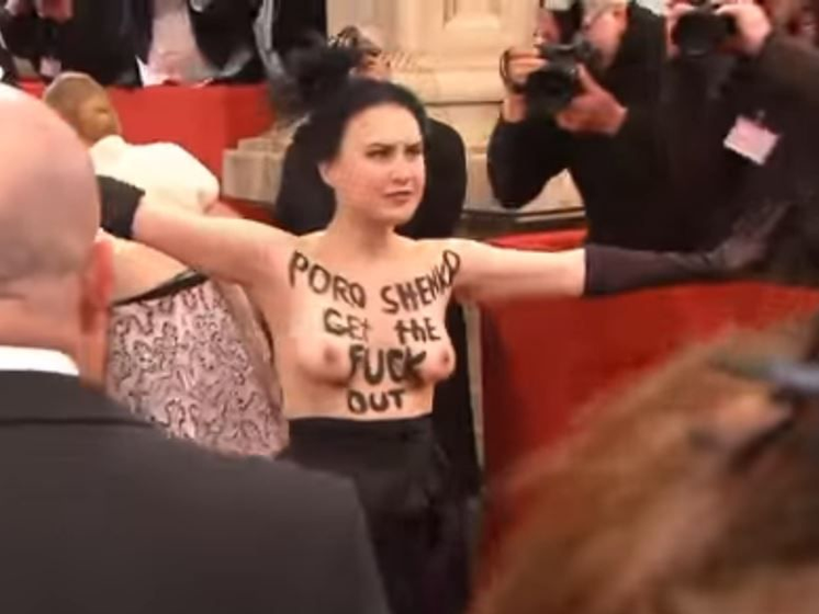 Блогер Гудименко: Поруч зі ще одягненою активісткою Femen на Віденському балі стояв посол РФ в Австрії