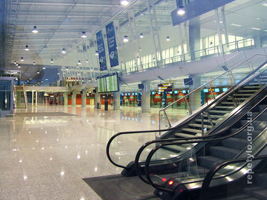 Суд признал, что работать во Львовском аэропорту опасно