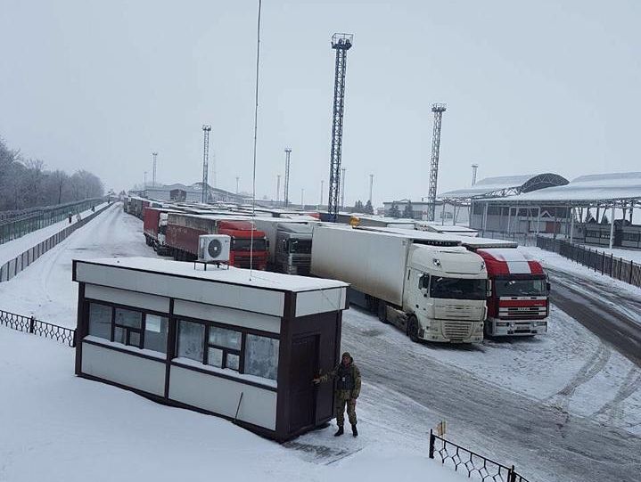 Россия не пускает через границу 100 грузовиков, ждущих очереди в пункте пропуска в Харьковской области – Госпогранслужба Украины