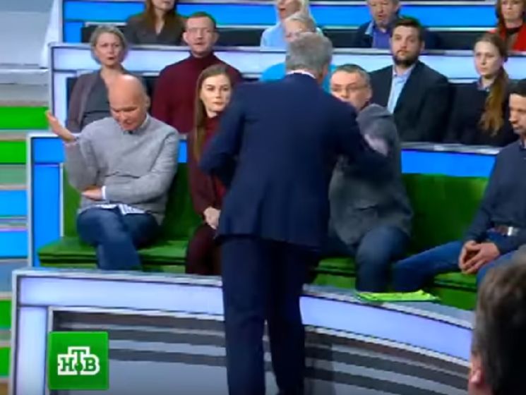 В ефірі російського телеканала після слів про вбивство дітей на Донбасі сталася бійка. Відео