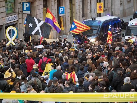 У Барселоні відбулися акції проти і на підтримку першого після референдуму про незалежність візиту короля Іспанії. Фоторепортаж