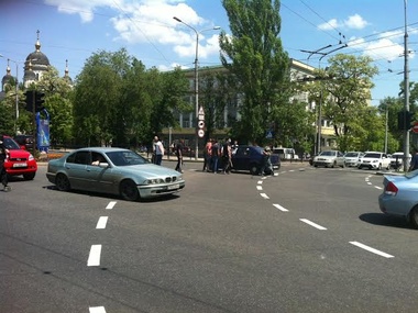 В Донецке неизвестные напали на машины, которые сигналили против ДНР