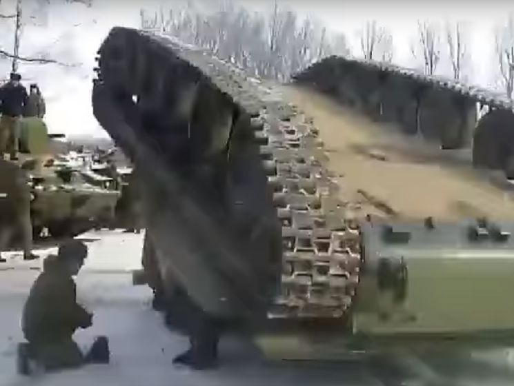 У Калінінградській області перекинулася самохідна артилерійська установка. Відео